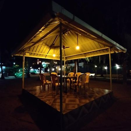 Hangout Kalyānpur Екстериор снимка
