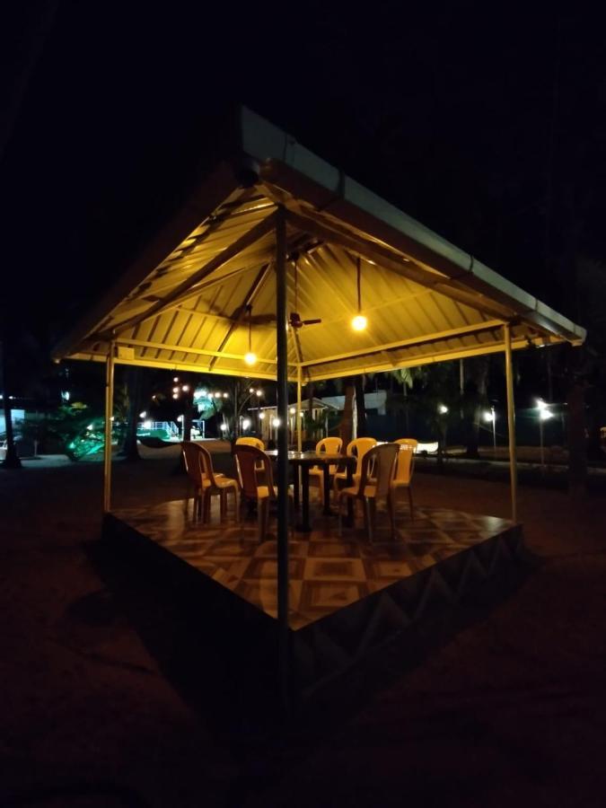 Hangout Kalyānpur Екстериор снимка
